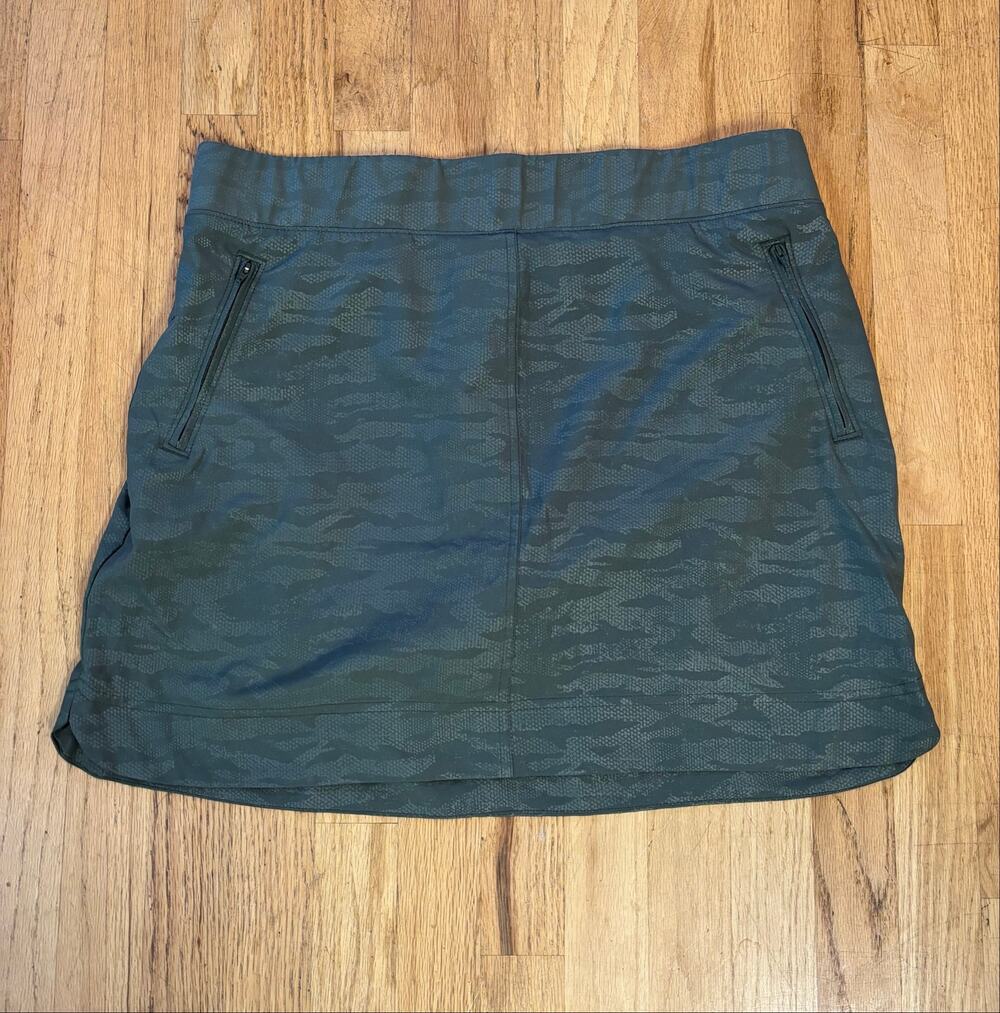 Women’s Orvis Green Digi Camo Travel Golf Hiking Pickleball Skort Skirt, size XL